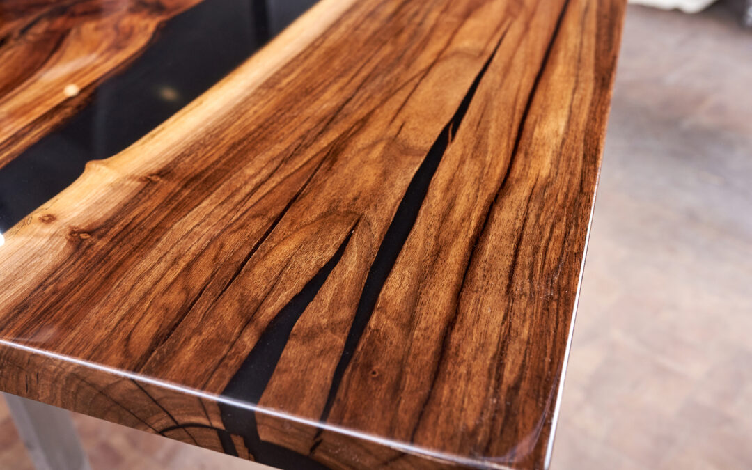 Tischplatte aus Holz.